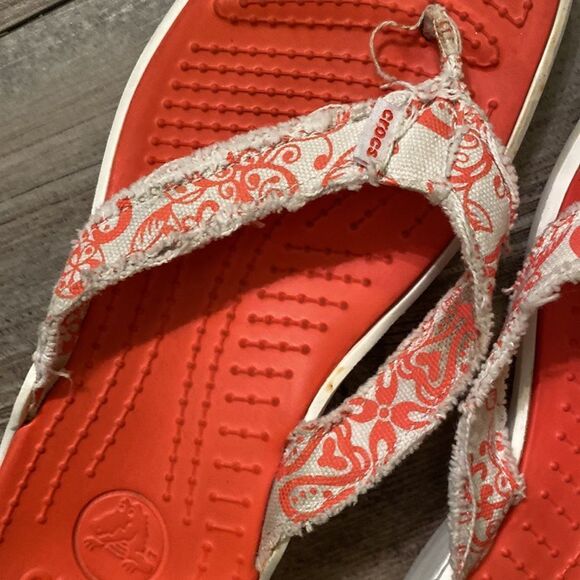 Crocs Size 10 Flip Flops Worn a Few Times - Picture 5 of 6